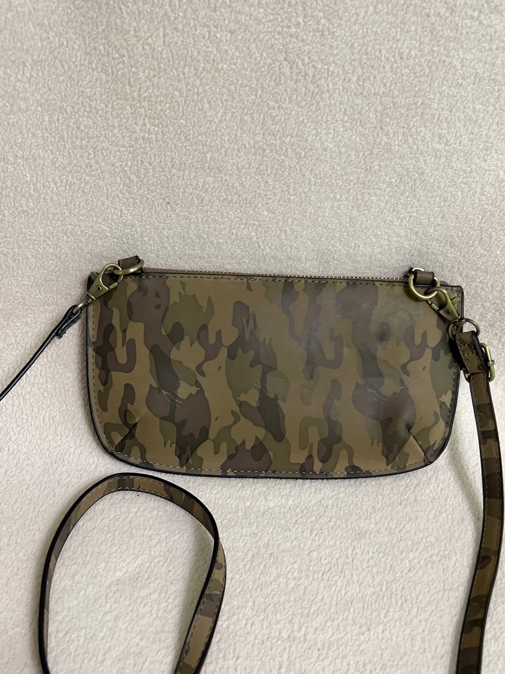 Joy Susan Mini Crossbody Wristlet Clutch Vegan Leather Camo Bag Adjustable Strap - Picture 4 of 14